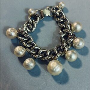 Vintage Chunky BIG Faux Pearl Gold-tone Dangle Charm Bracelet